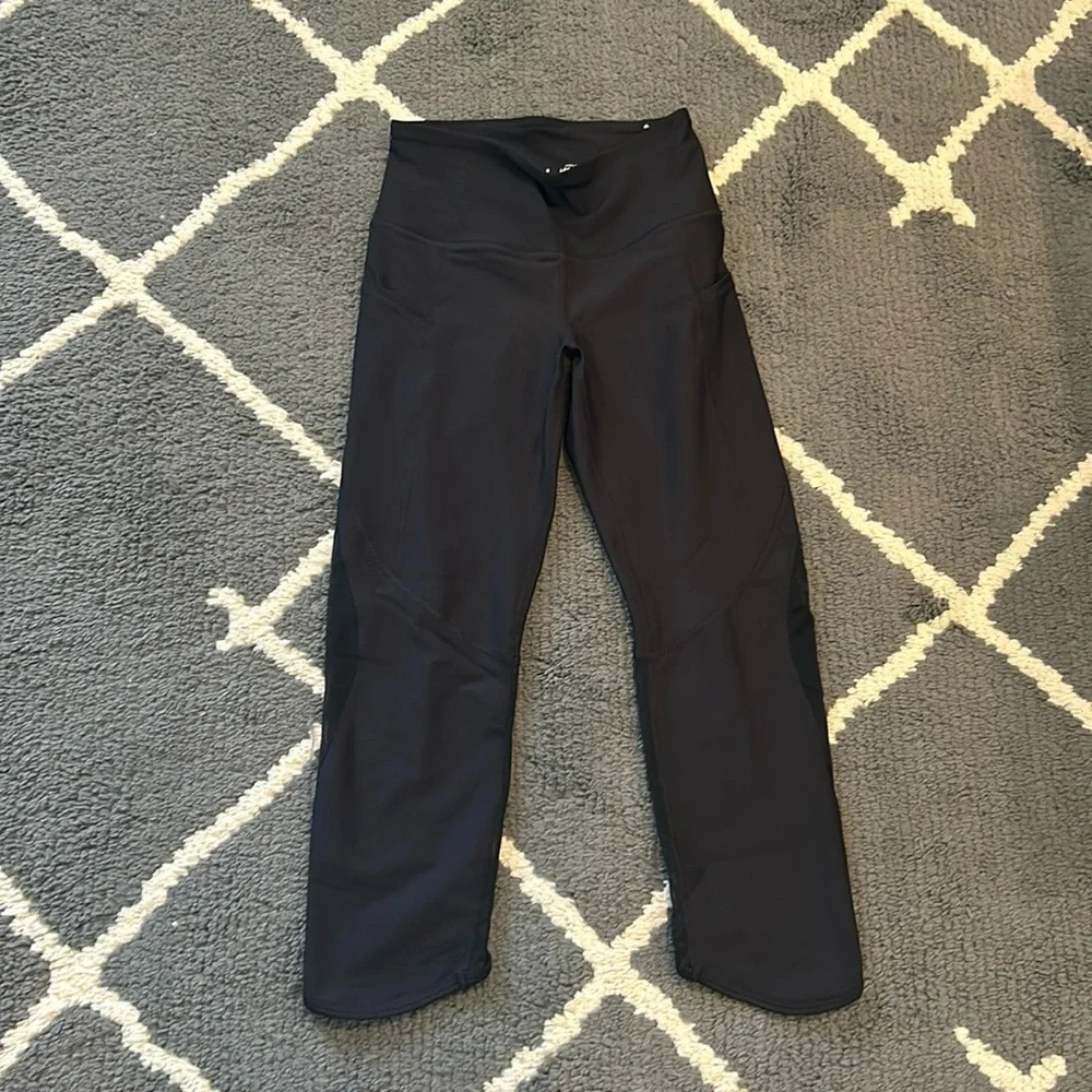 Old Navy Powersoft Cropped Mesh Leggings